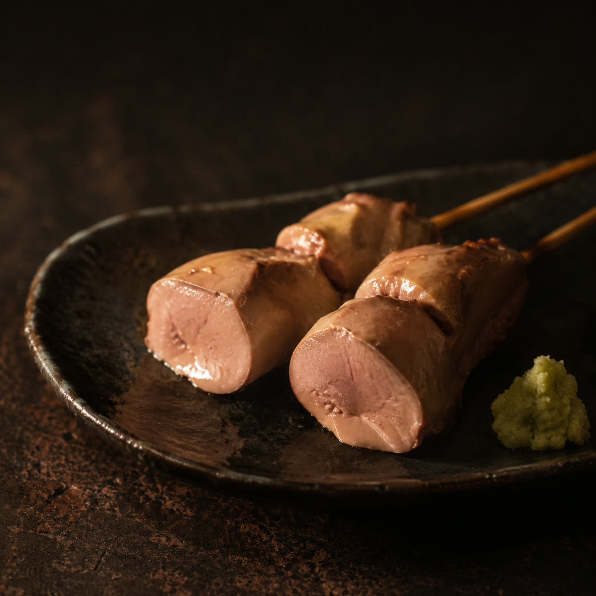 なめらかな食感に焼き上げた白レバー